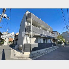 金町駅より徒歩8分 築8年6ヶ月 3階建の賃貸物件