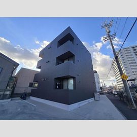 半田駅より徒歩7分 築2年1ヶ月 3階建の賃貸物件
