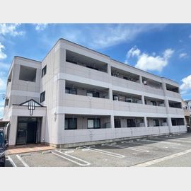 半田駅より徒歩19分 築22年6ヶ月 3階建の賃貸物件