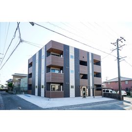 新舞子駅より徒歩12分 築2年11ヶ月 3階建の賃貸物件