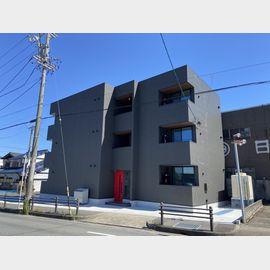 半田駅より徒歩7分 築1年7ヶ月 3階建の賃貸物件