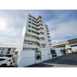 青山駅より徒歩3分 築6年1ヶ月 8階建の賃貸物件