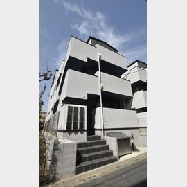 与野本町駅より徒歩13分 築7年3ヶ月 3階建の賃貸物件