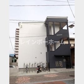 鴻巣駅より徒歩4分 築2年10ヶ月 3階建の賃貸物件