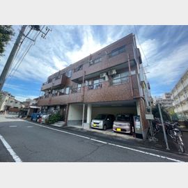 京王堀之内駅より徒歩11分 築33年10ヶ月 3階建の賃貸物件