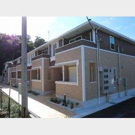 鶴川駅よりバス15分 築12年4ヶ月 2階建の賃貸物件