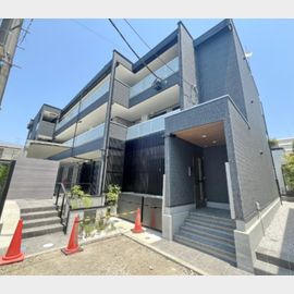 鶴間駅より徒歩7分 築1年7ヶ月 3階建の賃貸物件