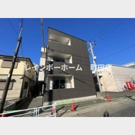 社家駅より徒歩13分 築2年7ヶ月 3階建の賃貸物件