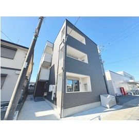 社家駅より徒歩13分 築2年5ヶ月 3階建の賃貸物件