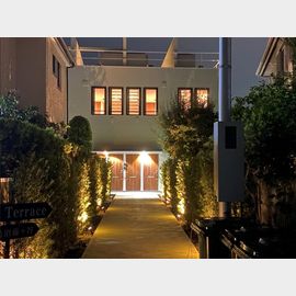 鵠沼駅より徒歩5分 築3年11ヶ月 2階建の賃貸物件