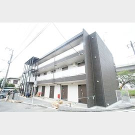 厚木駅より徒歩5分 築8年8ヶ月 3階建の賃貸物件