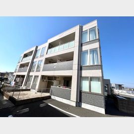 海老名駅より徒歩8分 築11年2ヶ月 3階建の賃貸物件