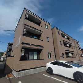 鷲別駅よりバス2分 2階 築4年9ヶ月の賃貸物件