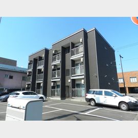 東室蘭駅より徒歩9分 築8年1ヶ月 3階建の賃貸物件