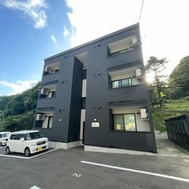 東室蘭駅より徒歩40分 3階 築2年8ヶ月の賃貸物件