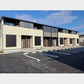 新八代駅よりバス3分 築1年5ヶ月 2階建の賃貸物件