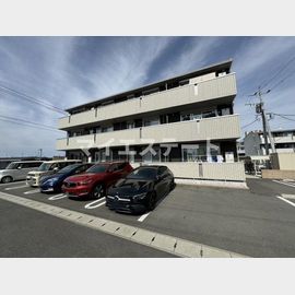 八代駅より徒歩20分 築2年7ヶ月 3階建の賃貸物件