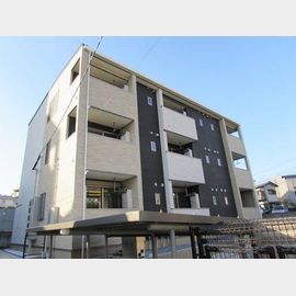 福岡空港駅より徒歩11分 築7年5ヶ月 3階建の賃貸物件