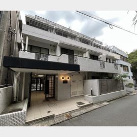 代々木駅より徒歩10分 築40年11ヶ月 4階建の賃貸物件
