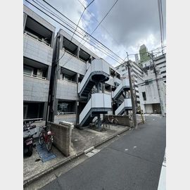 幡ヶ谷駅より徒歩8分 築17年2ヶ月 3階建の賃貸物件