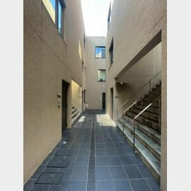 代々木駅より徒歩6分 築11年4ヶ月 3階建の賃貸物件