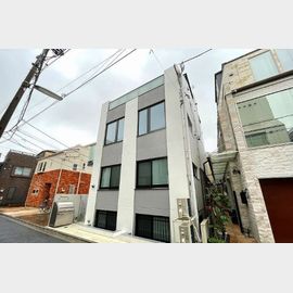 西武新宿駅より徒歩6分 築4年5ヶ月 4階建の賃貸物件