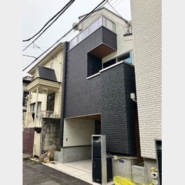 赤坂駅より徒歩7分 築4年5ヶ月 3階建の賃貸物件