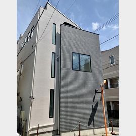 池尻大橋駅より徒歩5分 築4年9ヶ月 3階建の賃貸物件