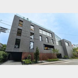 表参道駅より徒歩9分 新築 3階建の賃貸物件