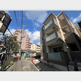 大倉山駅より徒歩15分 築1年11ヶ月 3階建の賃貸物件