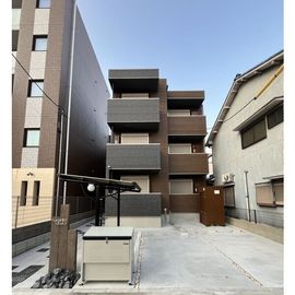 堀田駅より徒歩4分 築1年9ヶ月 3階建の賃貸物件