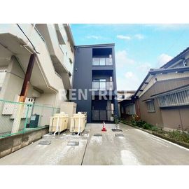 国府宮駅より徒歩8分 築3年9ヶ月 3階建の賃貸物件