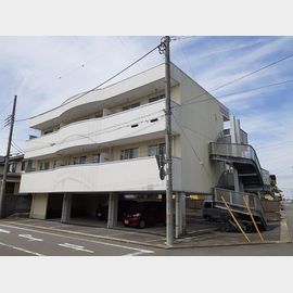 水戸駅よりバス10分 築25年5ヶ月 3階建の賃貸物件