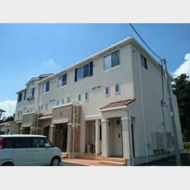 水戸駅よりバス40分 築11年3ヶ月 3階建の賃貸物件