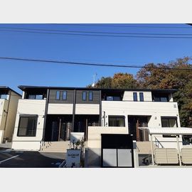 赤塚駅よりバス5分 築2年9ヶ月 2階建の賃貸物件
