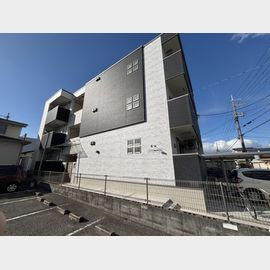 鳳駅より徒歩9分 築2年3ヶ月 3階建の賃貸物件