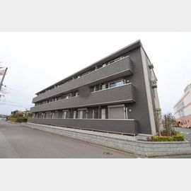 研究学園駅より徒歩31分 築8年8ヶ月 3階建の賃貸物件