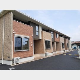 石岡駅よりバス4分 築4年 2階建の賃貸物件