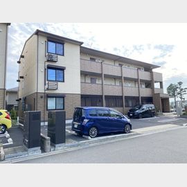 研究学園駅より徒歩22分 築8年11ヶ月 3階建の賃貸物件