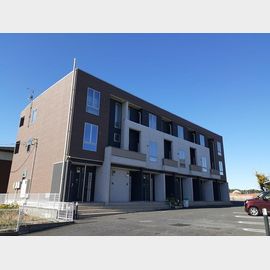 石岡駅よりバス15分 築13年6ヶ月 3階建の賃貸物件