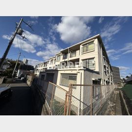 千里中央駅より徒歩11分 3階 築42年3ヶ月の賃貸物件