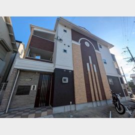 石橋阪大前駅より徒歩6分 築8年10ヶ月 3階建の賃貸物件