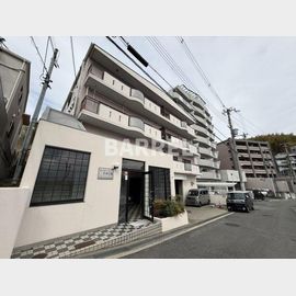 万博記念公園駅より徒歩8分 築36年 3階建の賃貸物件