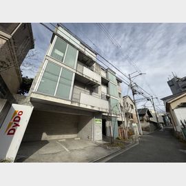 石橋阪大前駅より徒歩3分 築18年3ヶ月 4階建の賃貸物件