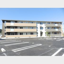 米子駅より徒歩11分 築6年7ヶ月 3階建の賃貸物件