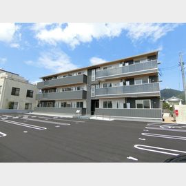 馬場崎町駅より徒歩16分 築2年9ヶ月 3階建の賃貸物件