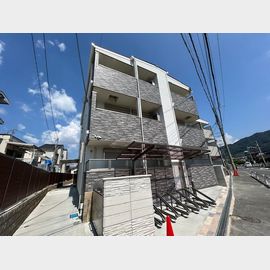 野崎駅より徒歩10分 築1年11ヶ月 3階建の賃貸物件
