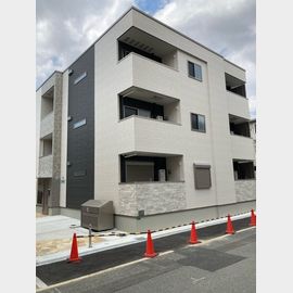 新加美駅より徒歩4分 新築 3階建の賃貸物件