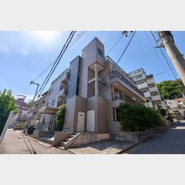 元町駅より徒歩10分 1階 築33年4ヶ月の賃貸物件