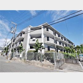 吹田駅より徒歩17分 3階 築36年11ヶ月の賃貸物件